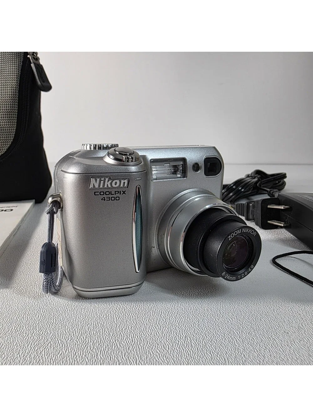Nikon Coolpix 4300 Digicam, Retro Digital Camera, Battery, Case, Memory. Tested